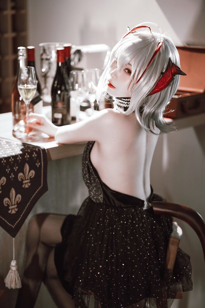 W | Arknights , W (Arknights), Arknights, , Twitter (), 