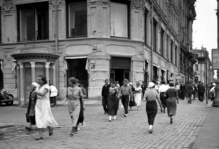 A walk around Leningrad in 1931. What was the city like 10 years before the Great Patriotic War? - Leningrad, 1931, Black and white photo, Film, Yandex Zen, Yandex Zen (link), Longpost