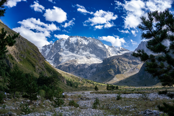 А справа еще есть ледник и водопад, но времени было не так много, чтобы дойти до них тоже.