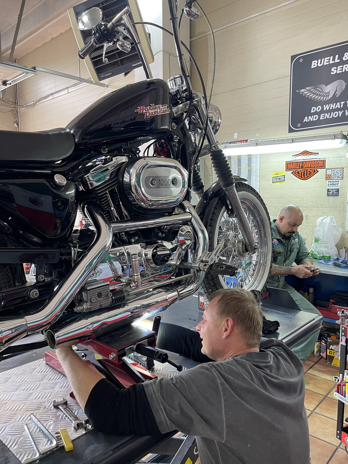 Да, мой товарищ Зингер тоже немного поломался в дороге. Но у него и Шпротик 2003 года, если не путаю.