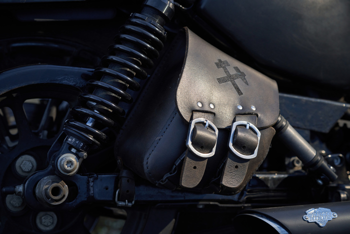 А в правом - инструменты.