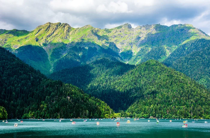 Lake Ritsa at the foot of the mountains - My, The photo, Nikon, Nature, Landscape, Lake Ritsa, The mountains, Beautiful view, The rocks