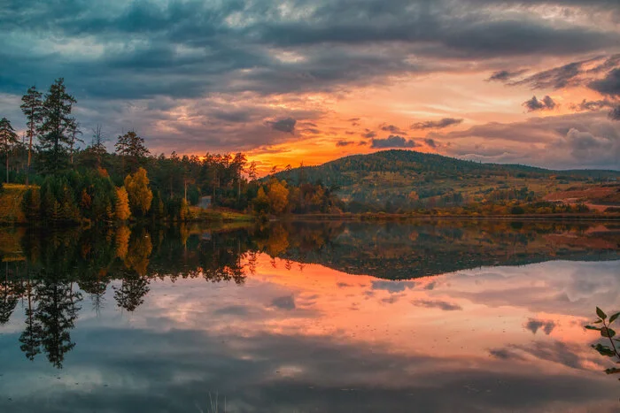 Autumn evening on the pond - My, The photo, Canon, The nature of Russia, Landscape, Forest, Pond, Autumn, Sunset, Southern Urals, Reflection