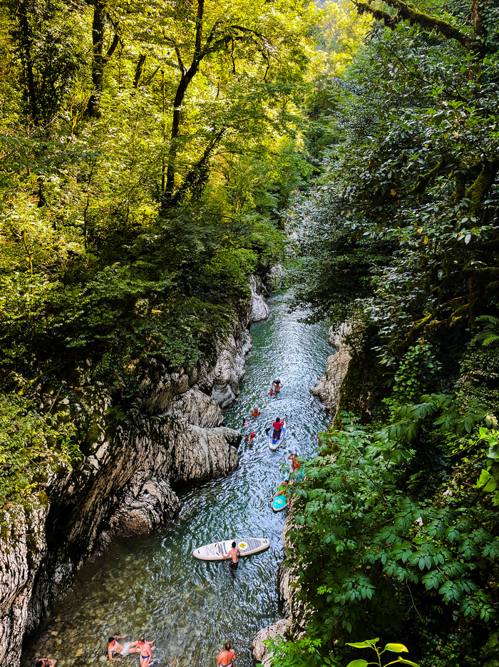 Берег левый, берег правый…