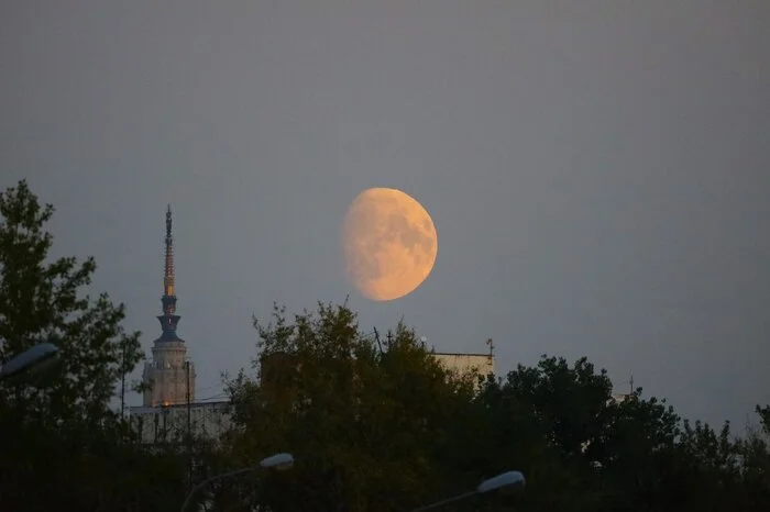 Сырная луна - Моё, Кросспостинг, Луна, Астрофото, Серия Городские зарисовки