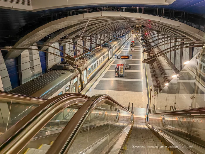 Sad underground in Vnukovo - My, Public transport, Aeroexpress, The airport, Vnukovo, Train, Railway, Russian Railways, Cppk, The photo, Dungeon, Longpost