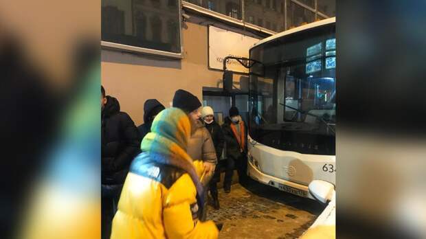 And in St. Petersburg, and in St. Petersburg... - Bus, Migrants, Deputies, Saint Petersburg, Bewilderment, Passenger Transportation