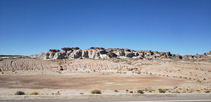 Это не сад камней а какие то каменные грибы