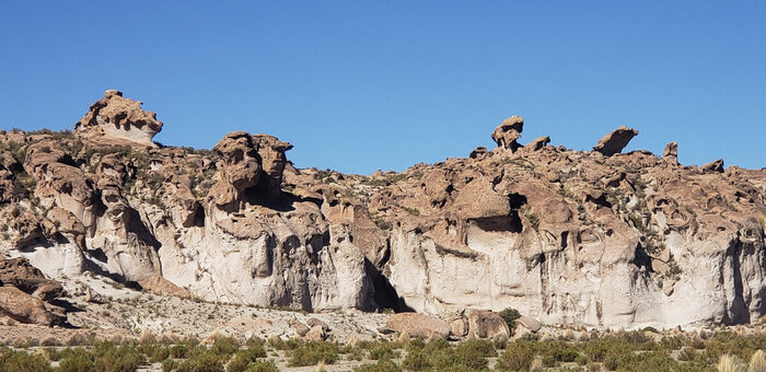 Горы поменяли цвет.