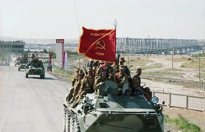 The first column of Soviet troops returning from Afghanistan, crossing the Soviet-Afghan border, May 18, 1988 - the USSR, Afghanistan, Past, Telegram (link)