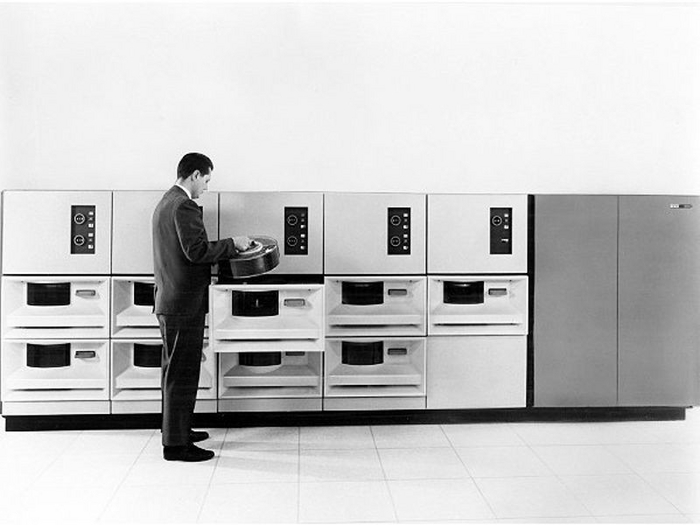 Устройство хранения данных прямого доступа IBM 2314 (1965)