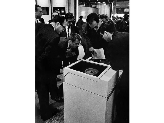 1968: Memorex представляет IBM-совместимый жесткий диск - Технологии, IT, Раритет, Компьютер, Старый ПК, Инновации, Компьютерное железо, История развития, Хранение данных, Системы хранения, Электроника, Инженер, Длиннопост