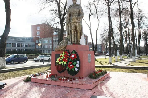 Alley. Mentality. Svisloch. People - Monument, Politics, Traditions, Republic of Belarus, Europe, Belarusians, Travels, Country, Longpost