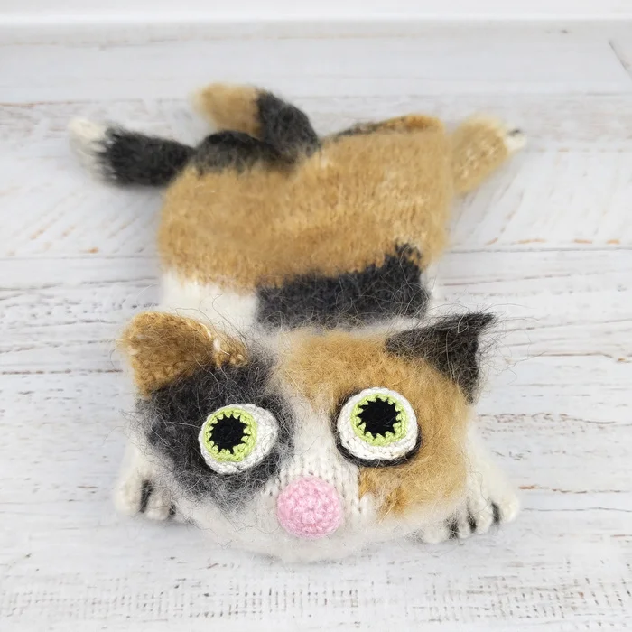 Mega-exclusive! Mega-positive! Musya the cat - My, Author's toy, Soft toy, Handmade, Knitted toys, Knitting, Puppet show, Tricolor cat, cat, Toys, Exclusive, Video, Longpost, Needlework without process