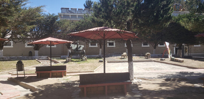 Все как в России солдаты щипают травку...