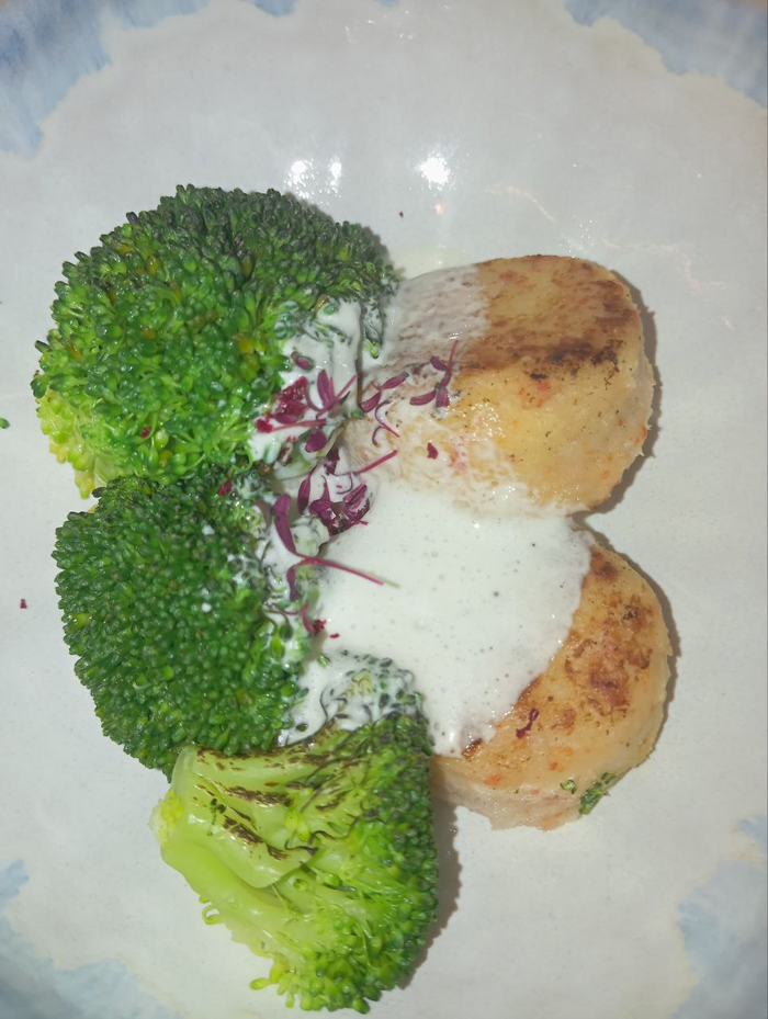 1100 рублей (дороже, не помню точно)