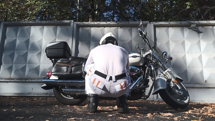 высокая поясница на мотоджинсах (белые летние)