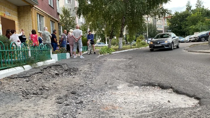 It was wall to wall: Kursk residents fight over barrier blocking passage - Negative, Officials, Kursk region, Ministry of Internal Affairs, Housing and communal services, Barrier, Lawlessness, Video, Video VK, Longpost