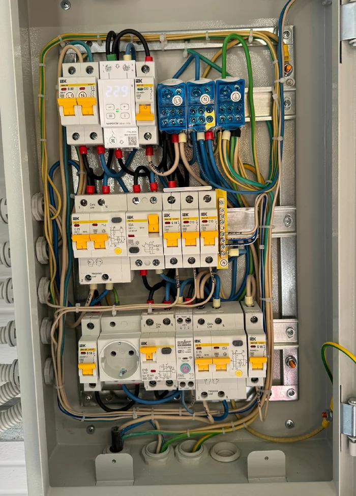 Shield with jumper - Electrician, Electricity, Engineer, Electrical board, Connection, Longpost