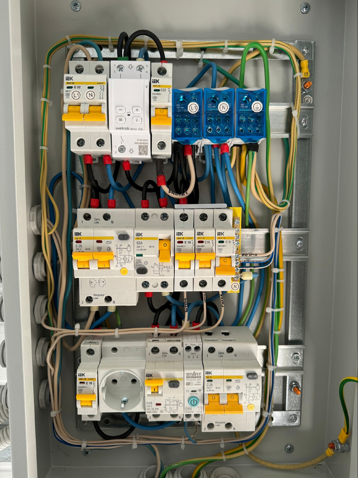 Почему на перемычке термоусадка?