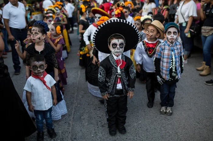 Chocolate coffins - Mexico, China, Ritual, Death, Traditions