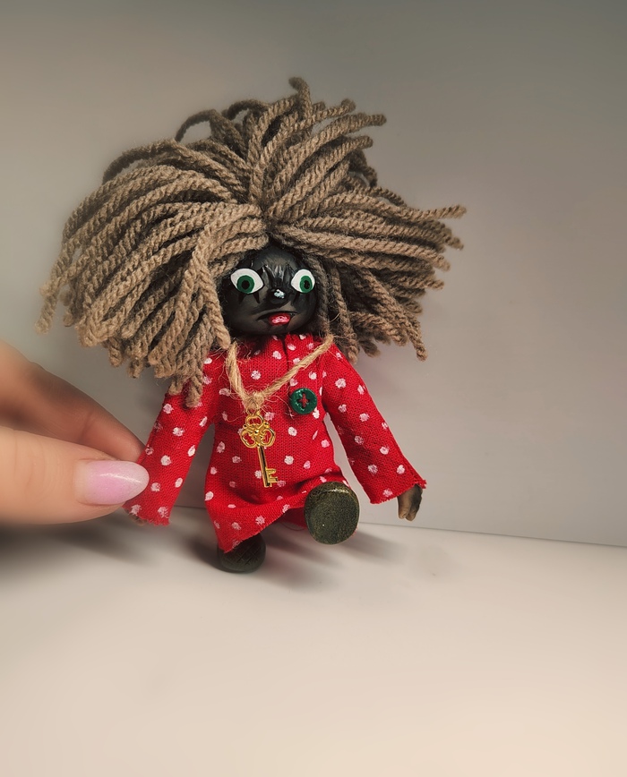 Фигурки выполнены в смешанной технике. Подвижные. Ростик 12см. Голова, кисти, стопы полимерная глина. Рубаха хлопок. Волосёнки из пряжи. Окраска акрил. Защитный лак.