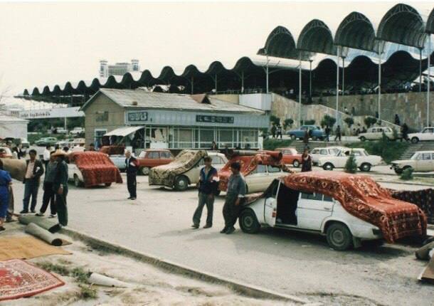 Продажа ковров на рынке Чорсу в 1994 году, Ташкент - Фотография, Ташкент, 1994, Уличная фотография, Пленка