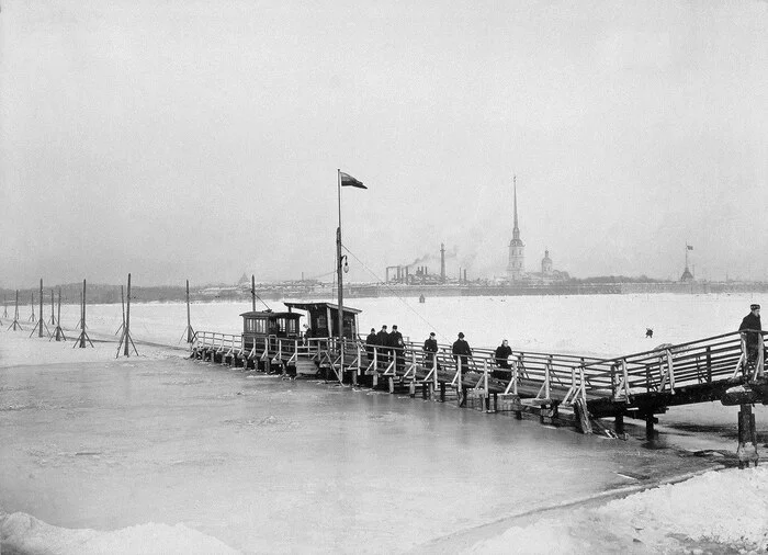 Зимний трамвай на Неве, Санкт-Петербург, 1900-е - Фотография, Черно-белое фото, Российская империя, Нева, Санкт-Петербург, 1900