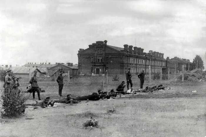 Военный городок. Обучение переменников. Учебная стрельба из малокалиберных винтовок. До 1935 г. .