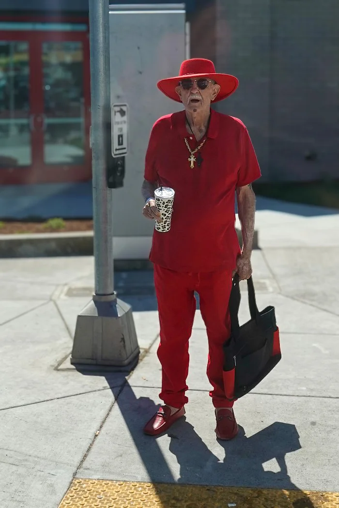 Daddy in red - Street photography, Men, Red, Stylishly