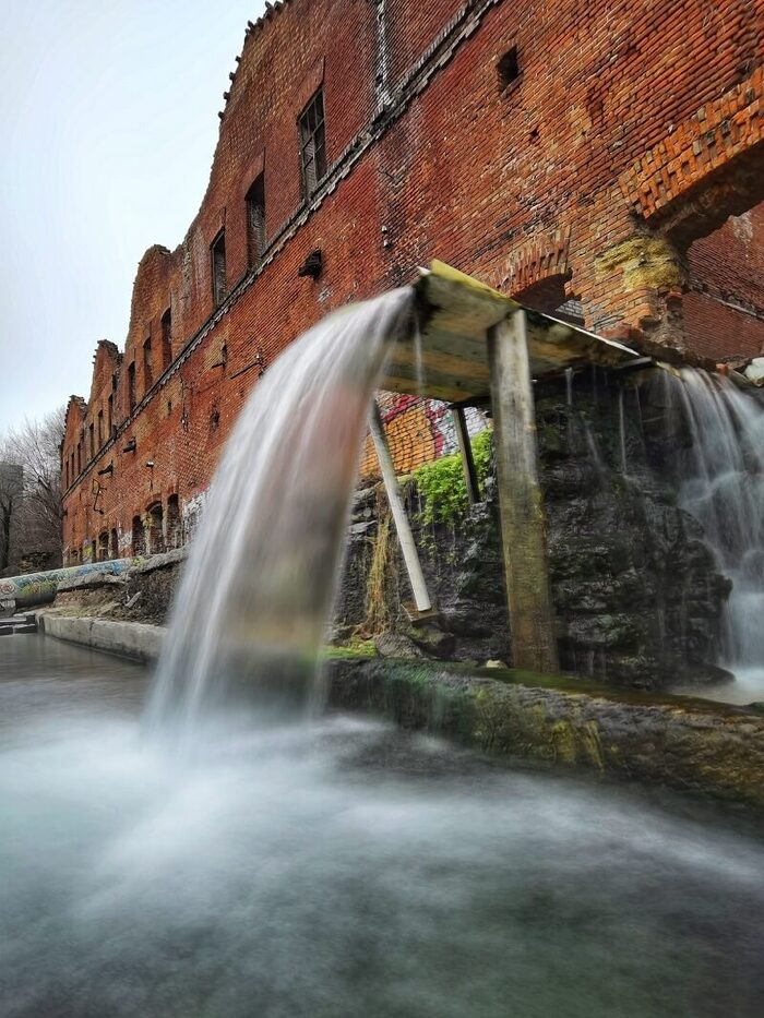 Парамоновские склады. Фото: <a href="https://pikabu.ru/story/paramonovskie_skladyi__znamenitaya_dostoprimechatelnost_rostova_11849927?u=https%3A%2F%2Fvk.com%2Fgb1978&t=%D0%93%D0%BB%D0%B5%D0%B1%20%D0%91%D1%80%D1%8F%D0%BD%D1%81%D0%BA%D0%B8%D0%B9%20%2F%20%D0%92%D0%9A%D0%BE%D0%BD%D1%82%D0%B0%D0%BA%D1%82%D0%B5&h=fad1a7f3b9bac98db856caca788250eb0a19e034" title="https://vk.com/gb1978" target="_blank" rel="nofollow noopener">Глеб Брянский / ВКонтакте</a>