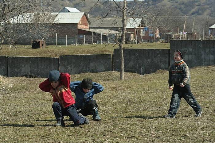 An ambiguous photo of Chechen schoolchildren, 2007 - Chechnya, Education, Studies