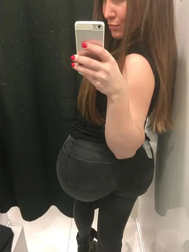 Big butt in the fitting room - Girls, Dressing room, Selfie, Booty, Longpost