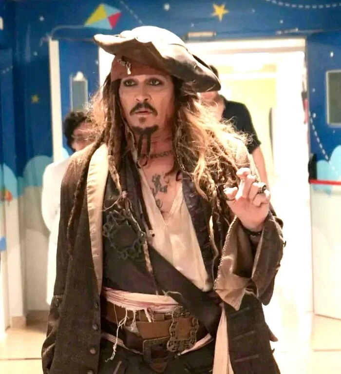 The Return of Captain Jack Sparrow - Johnny Depp, Captain Jack Sparrow, Charity, Children, Hospital, Spain, Actors and actresses, Celebrities, Film Festival, The photo, Video, Longpost