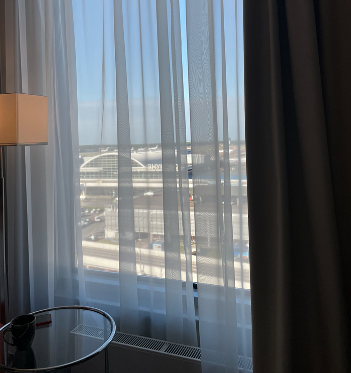 Отель с видом на аэропорт