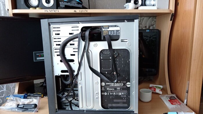 Кружка кофейная используется для болтиков