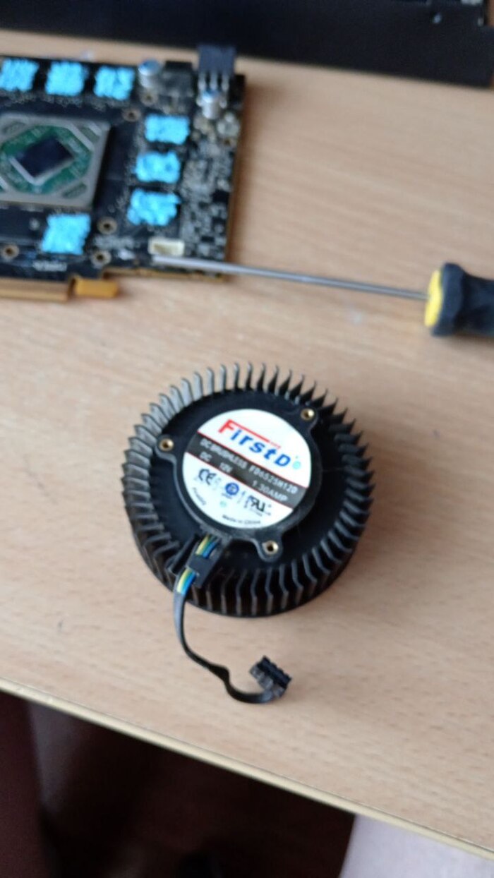 Снял турбину и смазал силиконовой смазкой