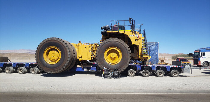 Сравните размеры велика и самосвала