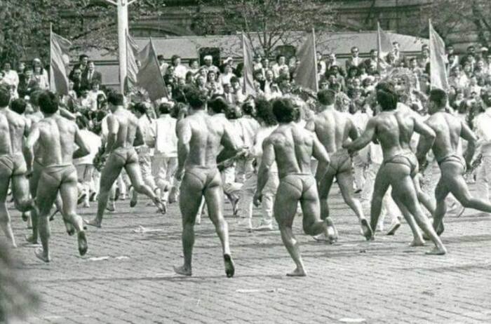 Первомай на Красной площади, Москва, 1989 год. Фотограф: Эдуард Жигайлов - Фотография, Черно-белое фото, СССР, 1 мая, Москва, 1989, Пленка