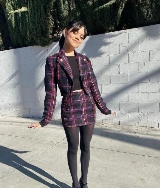 Emma Myers and Jenna Ortega say hello from the Wednesday Season 2 set! - Wensday Addams, Jenna Ortega, Movies, Longpost