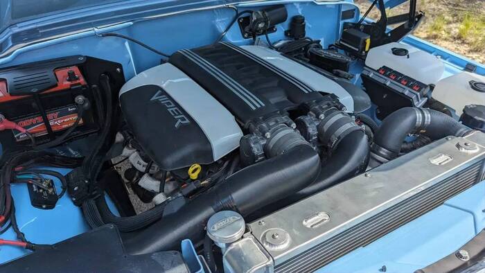 Jeep 1979 года стал рестомодом и получил 9-литровый мотор от Viper Автомобилисты, Транспорт, Авто, Внедорожник, Тюнинг, Ретроавтомобиль, Telegram (ссылка), Длиннопост