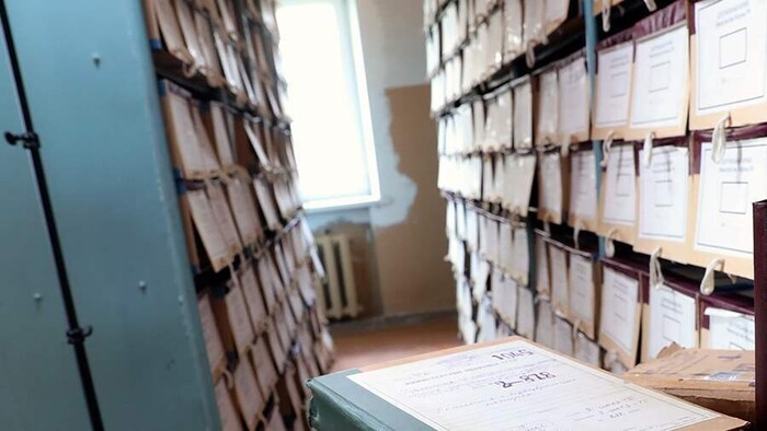 Фото папок в архиве, в которых, конечно же, сокрыта вся тайна.