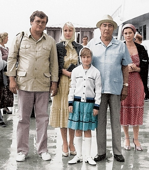 Leonid Ilyich Brezhnev with his relatives in a rare photo! - My, Memories, Death, the USSR, Fate, Leonid Brezhnev, Brezhnev's eyebrows, Youtube, Longpost, Video, Negative