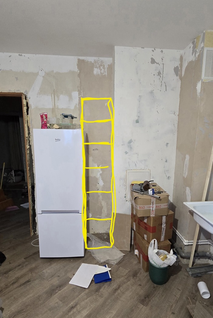 Вот сюда войдёт неглубокий пенал сантиметров на 30