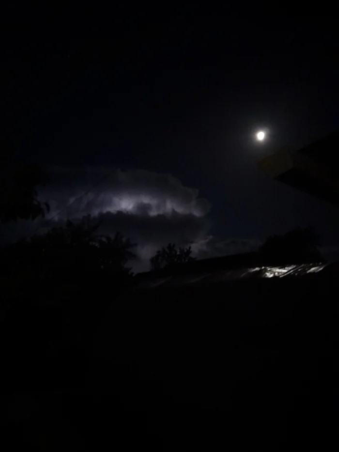 Cloud - My, Thunderstorm, The clouds, Sky, The photo, Photo on sneaker