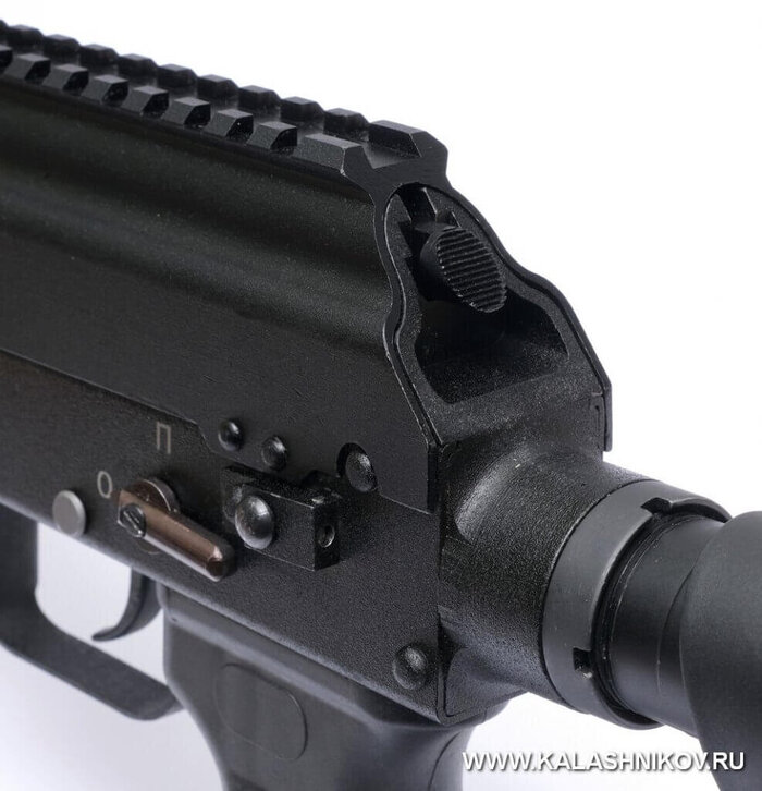 Доработанный УСМ позволил расположить дублированный флажок переводчика-предохранителя в удобном месте. Характер спуска у нового УСМ изменился в лучшую сторону. Фото Михаила Дегтярёва