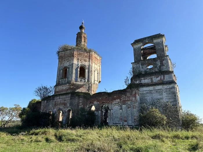 The artist paints abandoned temples. Pavel Lyakhov's project Shadows of the Past - My, Painting, Plein air, A bike, Hike, Painting, Video, Video VK, Longpost