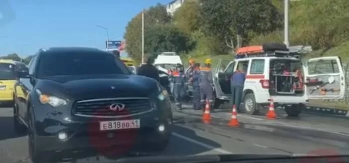 Accident involving an ambulance in Kamchatka - Kamchatka, Road accident, Ambulance, Video, Soundless, Vertical video, Telegram (link), Longpost