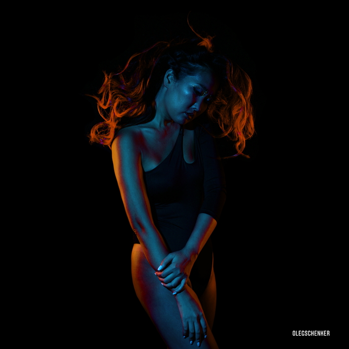 И еще неоновый демон