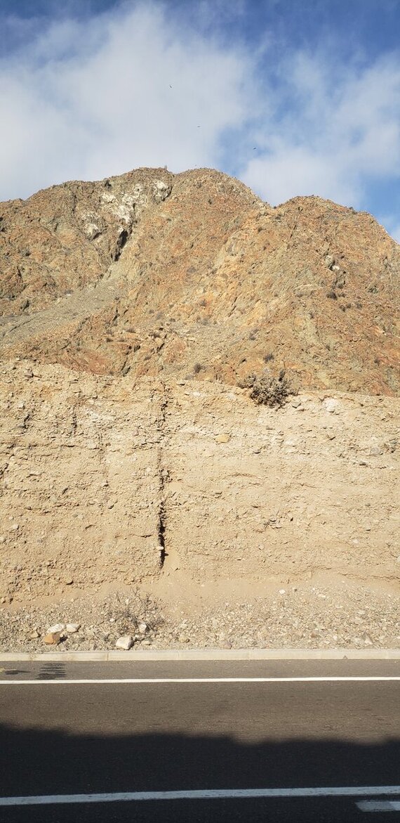 Трещина в горе